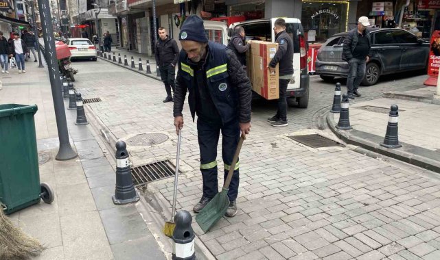 Zonguldak Belediyesinde temizlik personeli olarak görev yapan 57