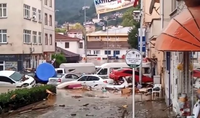 Kastamonu'da selin vurduğu Bozkurt ilçesinde, vatandaşlar ...