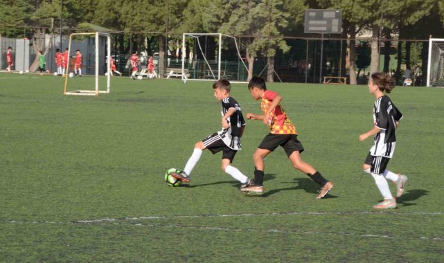 Manisa U-11 Ligi B Grubu'nda şampiyon Kırkağaç Acar İdman Yurduspor Old ...